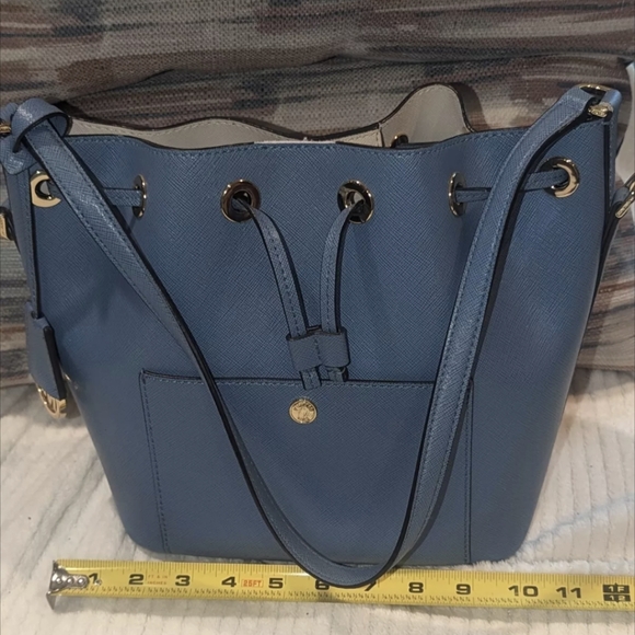 AUTH Michael Kors Greenwich Saffiano Leather Bucket Bag. - Picture 9 of 12